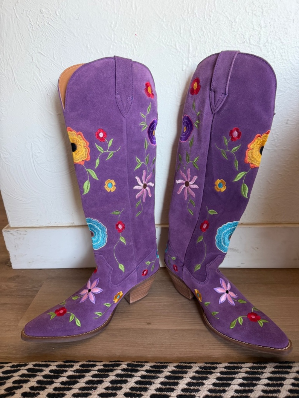 NWT Dingo Purple Suede Knee-High Embroidered Floral Heeled Boot size 8 - Picture 3 of 3